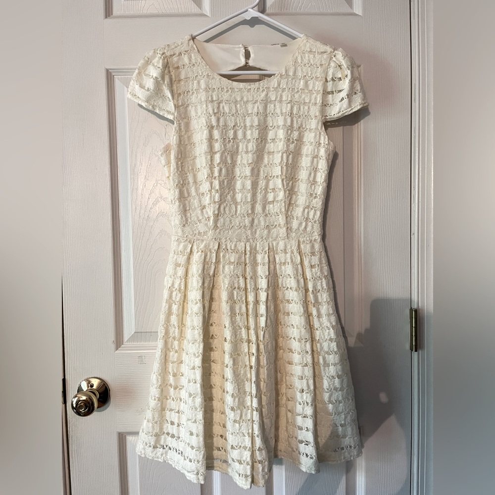 SWEET WHITE LACE DRESS